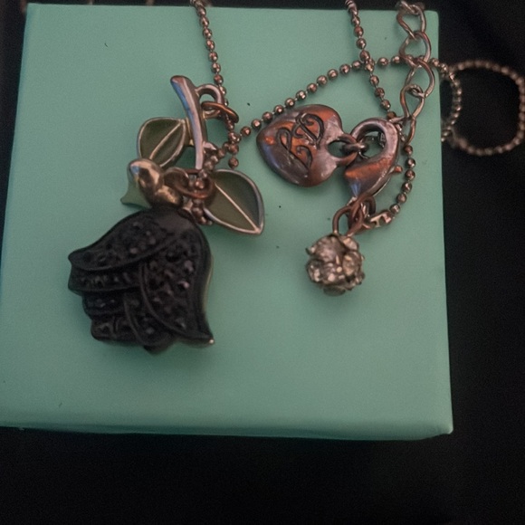 Betsey Johnson black rose necklace - Picture 2 of 2